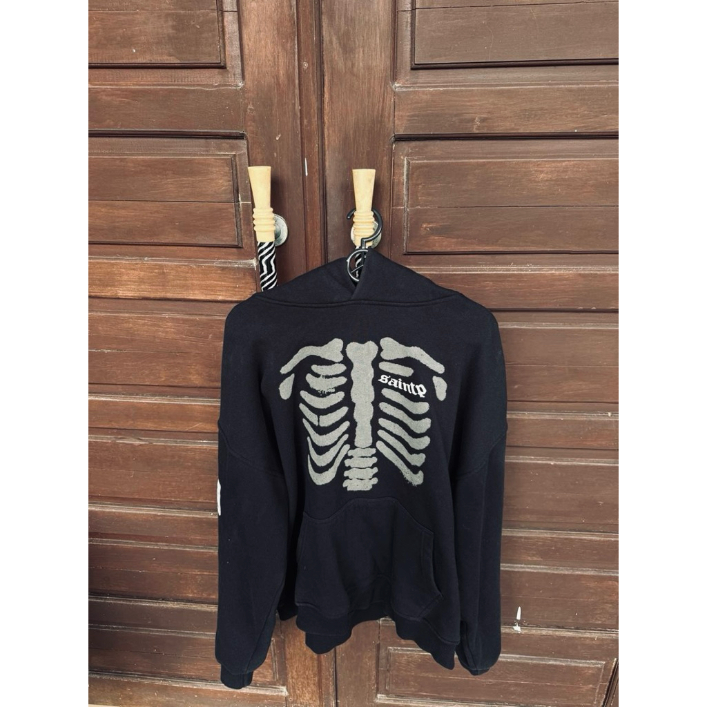SAINTP HOODIE