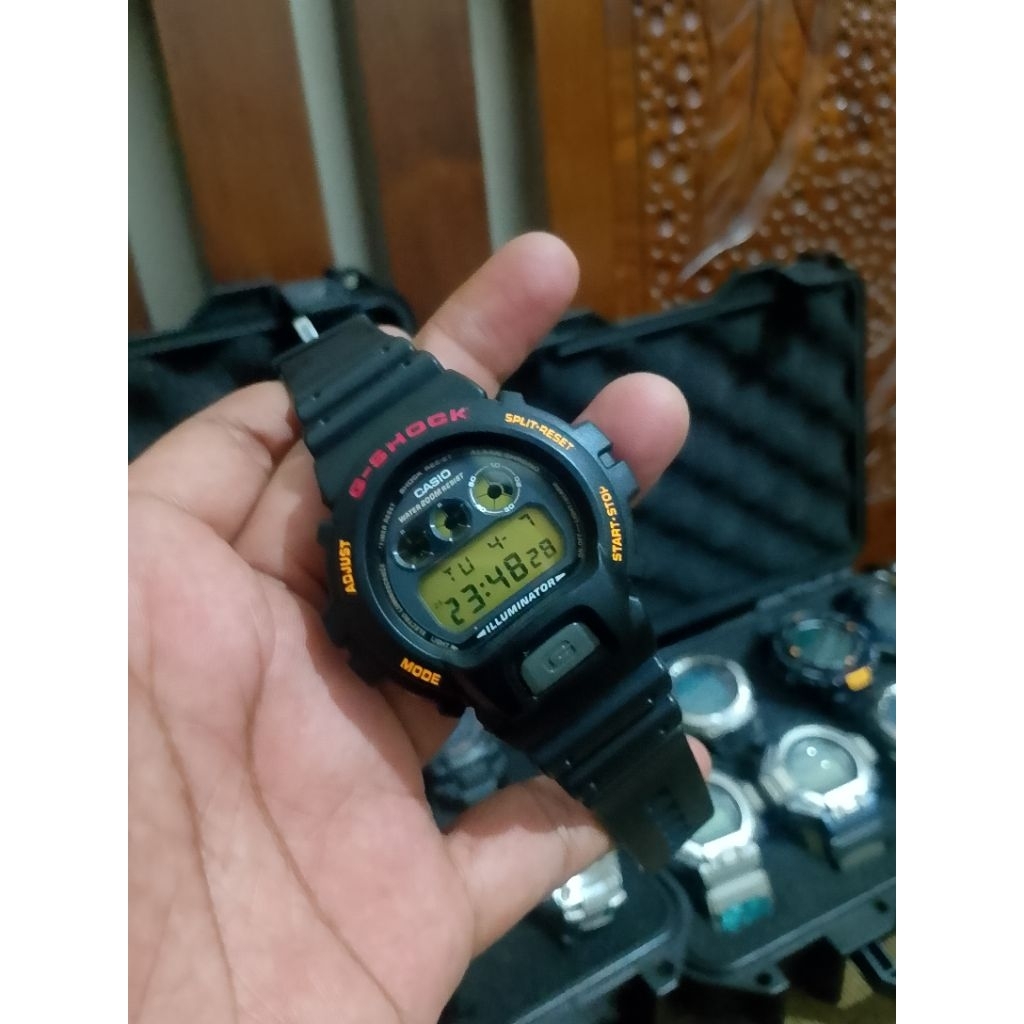 Casio G-Shock DW-6900(G) LCD Gold Iluminator Shock Resist Water Resistance Vintage Original