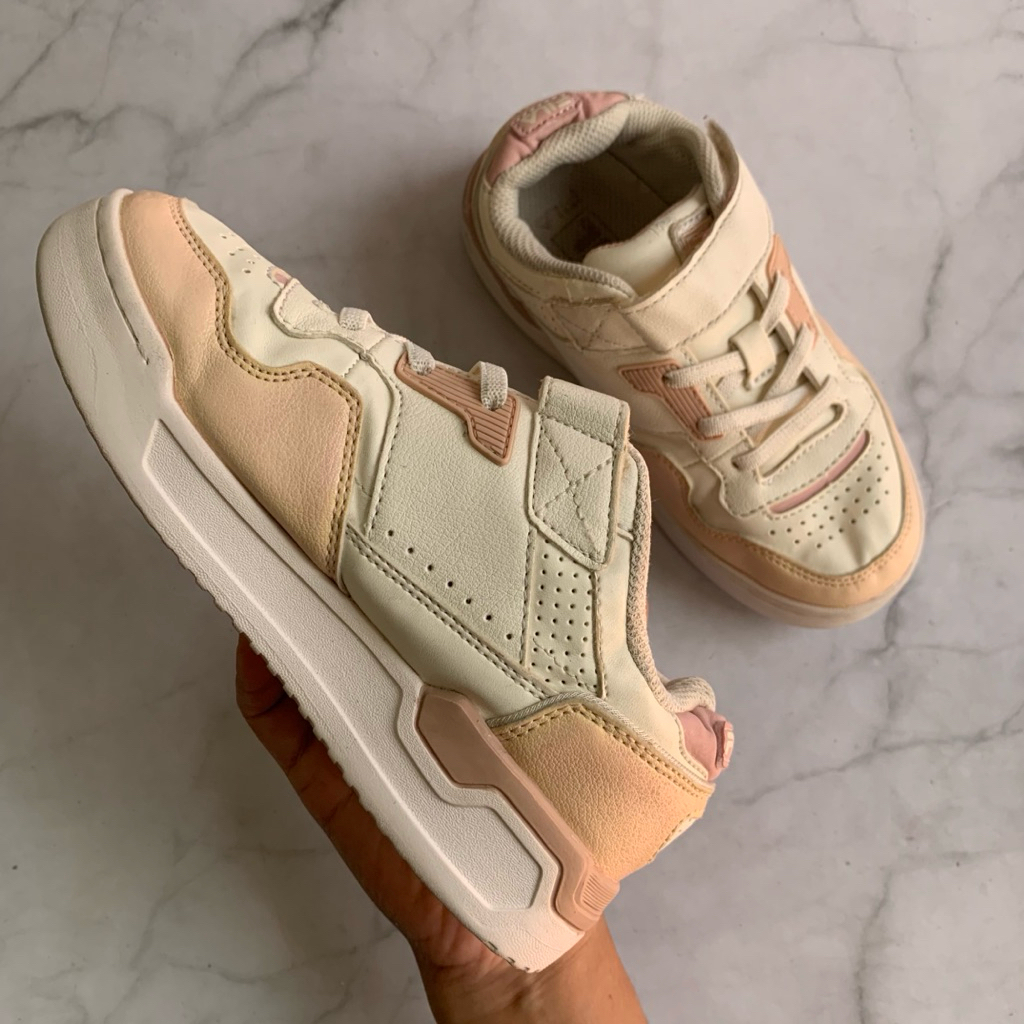 Fila sneakers peach white size 30 preloved sepatu anak perempuan