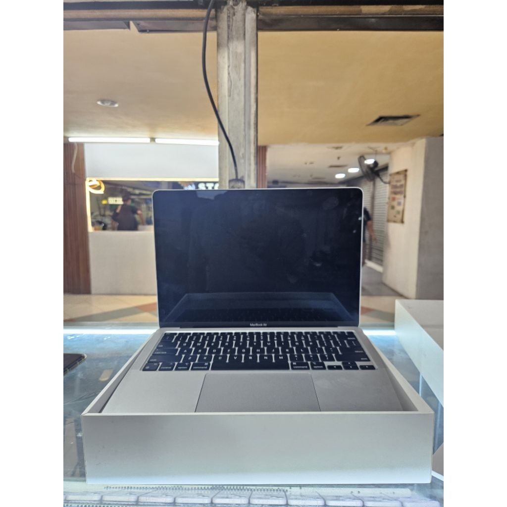 macbok m1 13 inchi like new  ibox