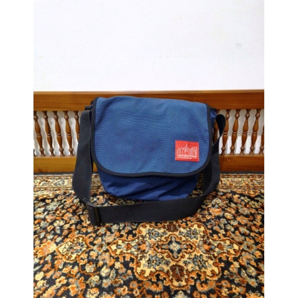Tas Sling bag Manhattan portage biru