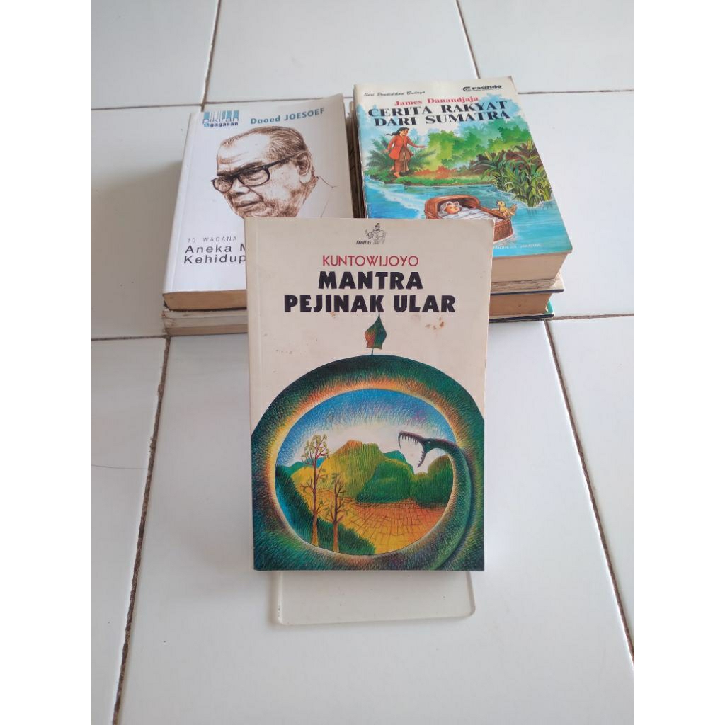 mantra pejinak ular kuntowijoyo
