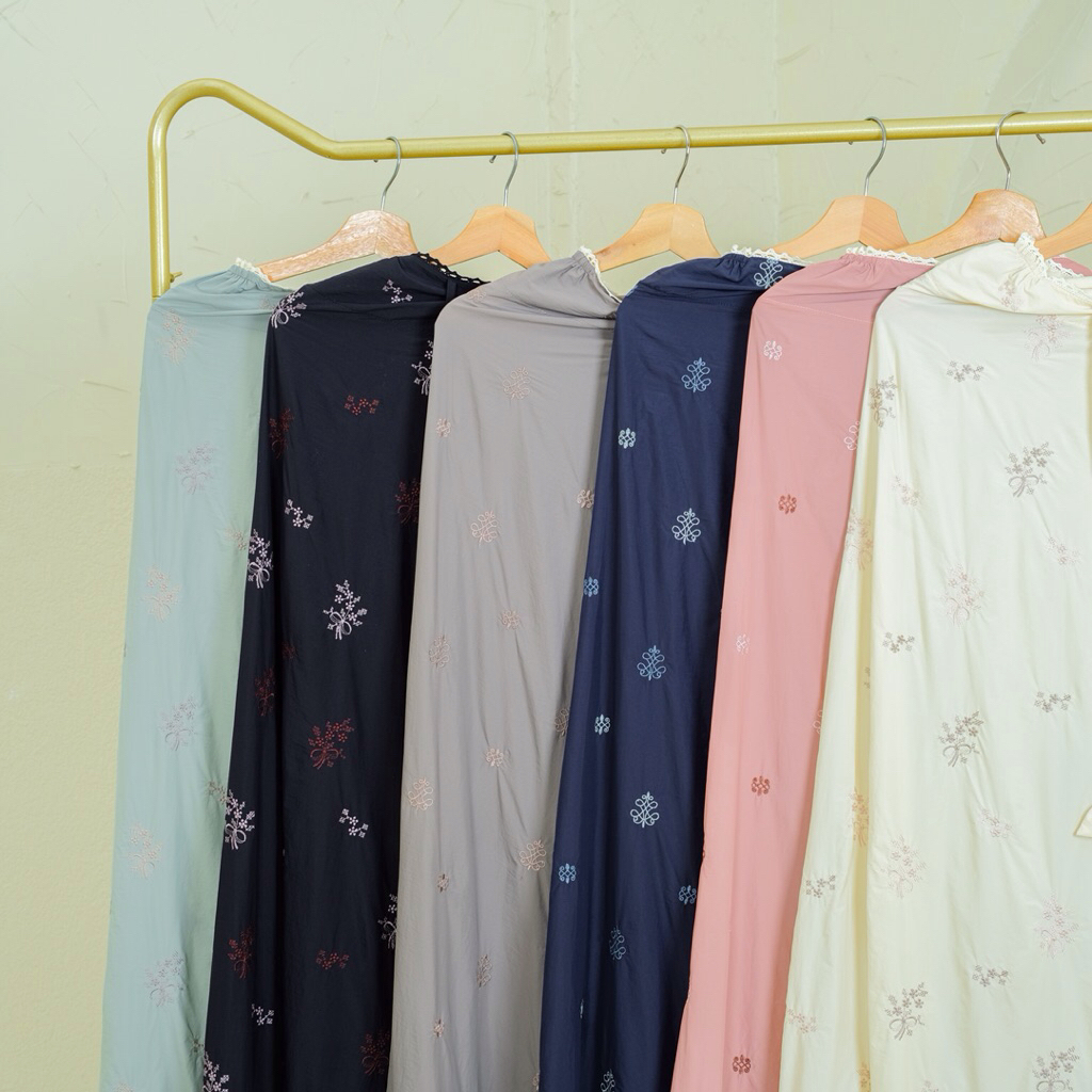 Amirah, mukena Parasut Bordir dan renda by miss Allyna