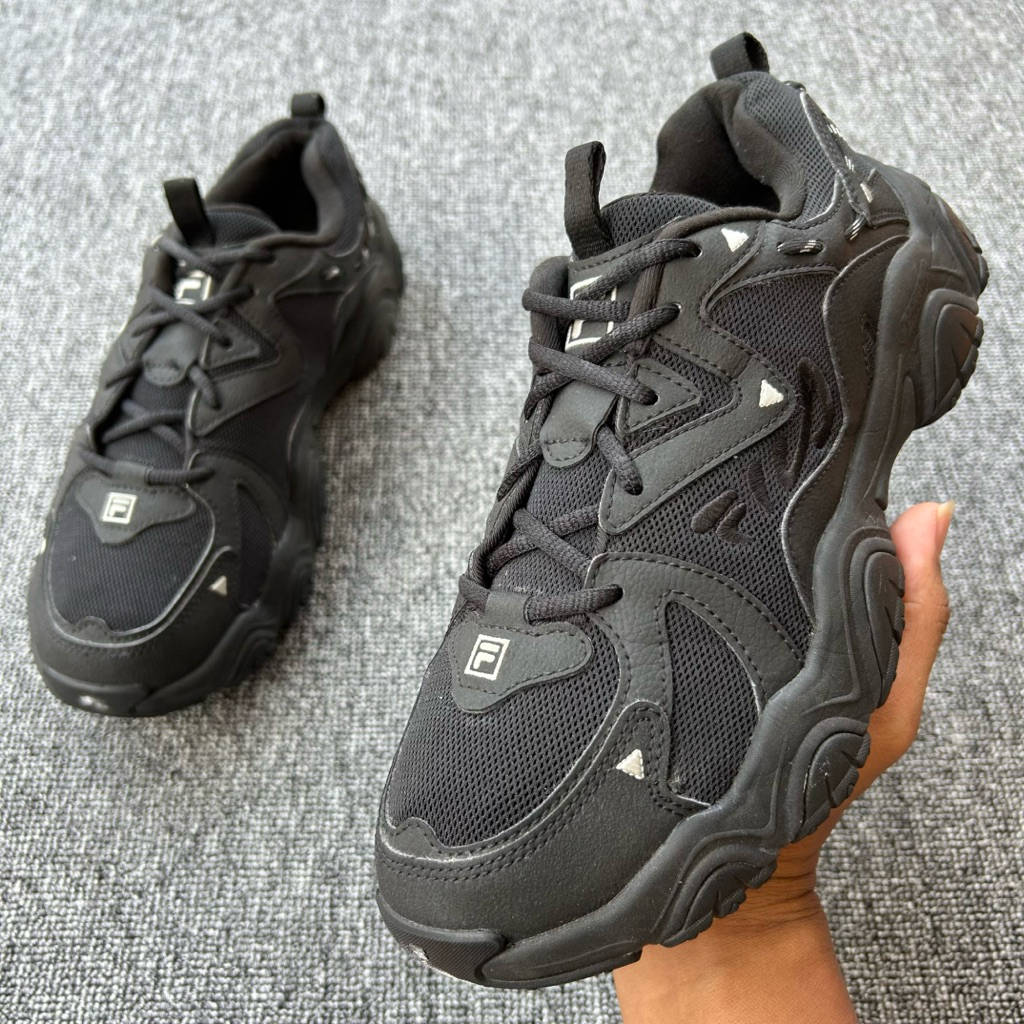 Sepatu FILA Fluid Full Black Sneakers Size 40 Panjang Insole 25 cm