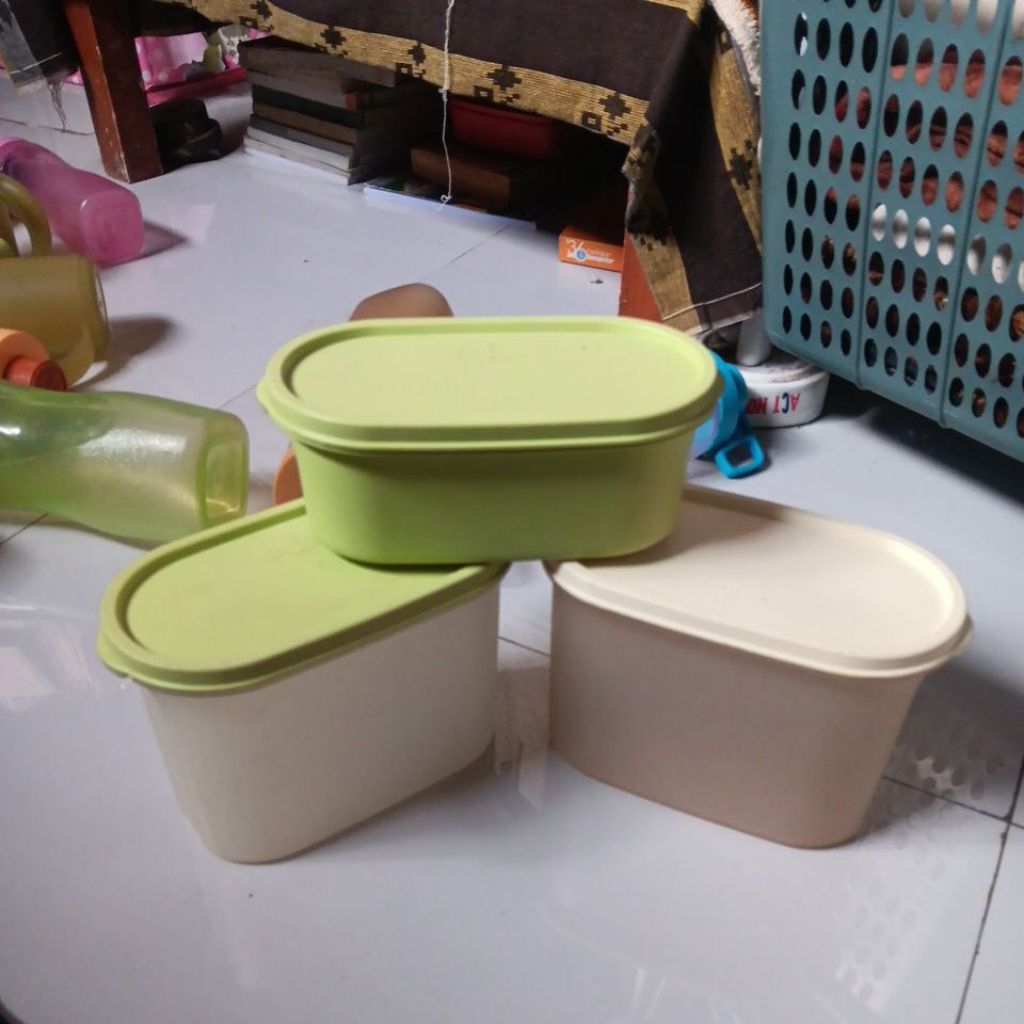 Oval tulipware