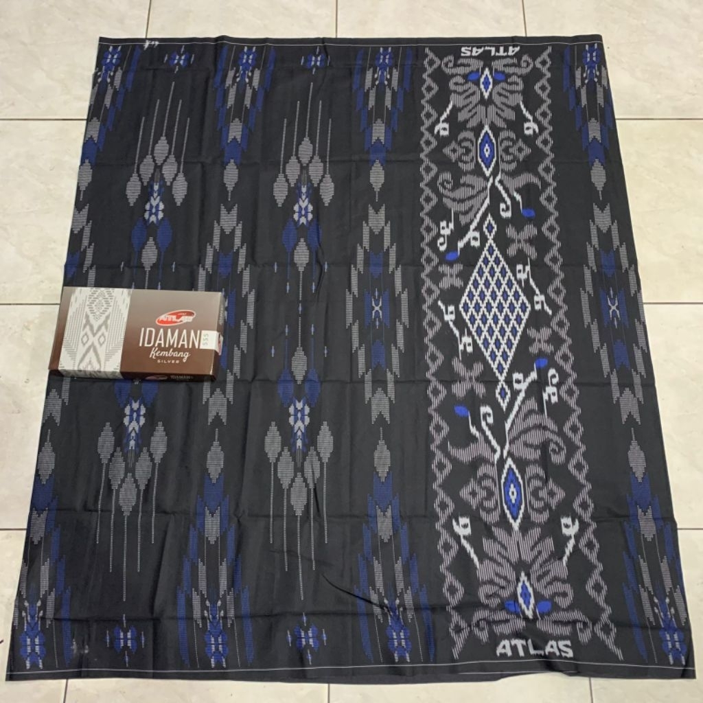 SARUNG ATLAS IDAMAN KEMBANG SILVER 555