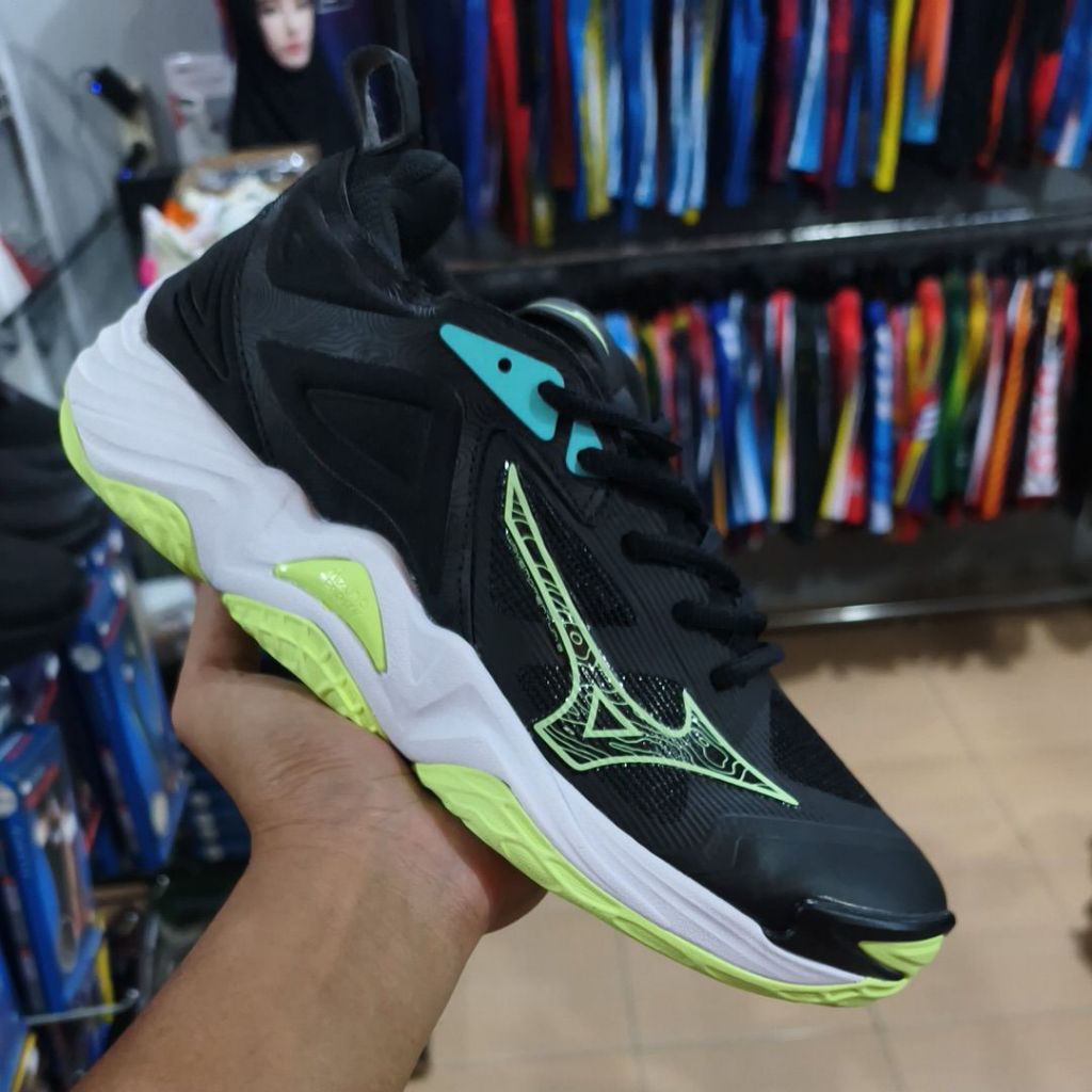 MIZUNO MOMENTUM 3