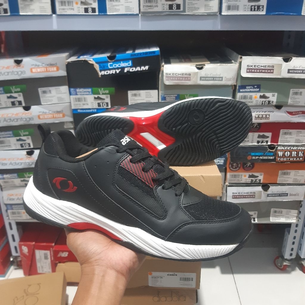 SEPATU PRIA BADMINTON ASTEC KINGPIN Black