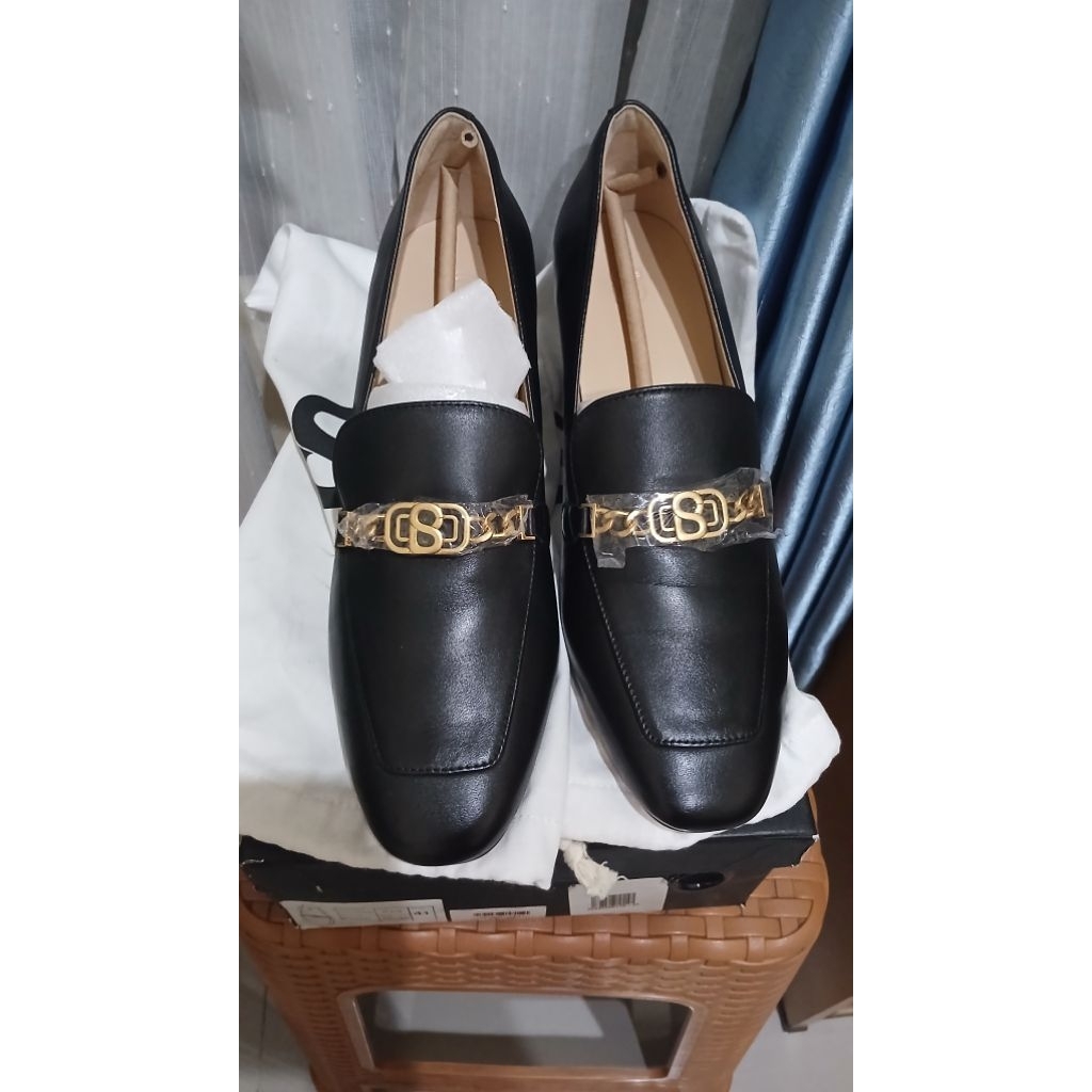 New not preloved Sepatu Buttonscarves Kala Loafer Hitam 41
