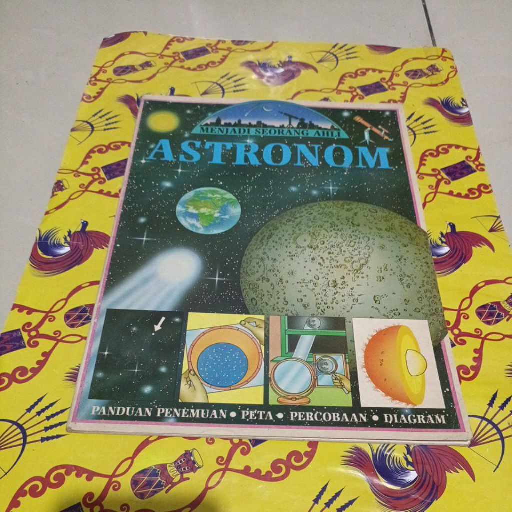 Buku Pengetahuan Anak - Menjadi seorang Ahli Astronom