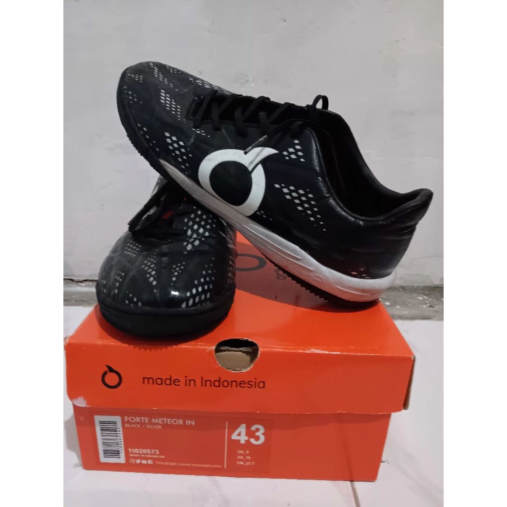 sepatu futsal ortuseight preloved