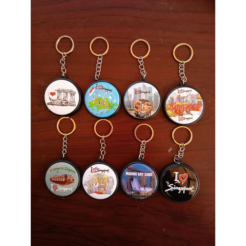 (10PCS) Gantungan Kunci Keychainn SINGAPURA 2Sisi (depan belakang Full gambar), Souvenir oleh-oleh S