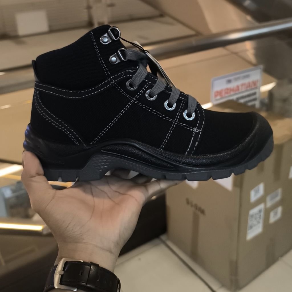 Sepatu Safety Jogger Desert Black - desert hitam - safety shoes