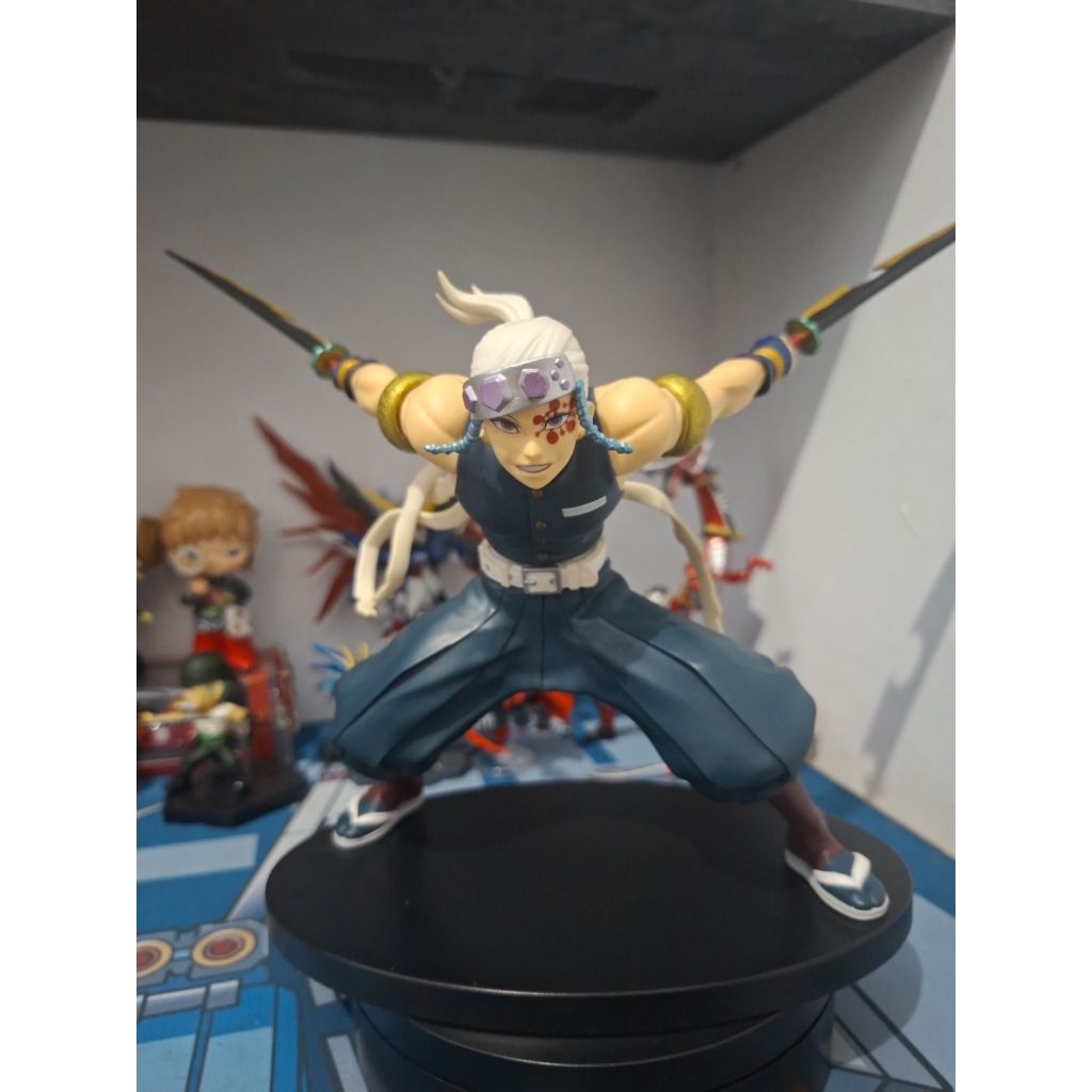 FIGURE FIGURIZM UZUI TENGEN