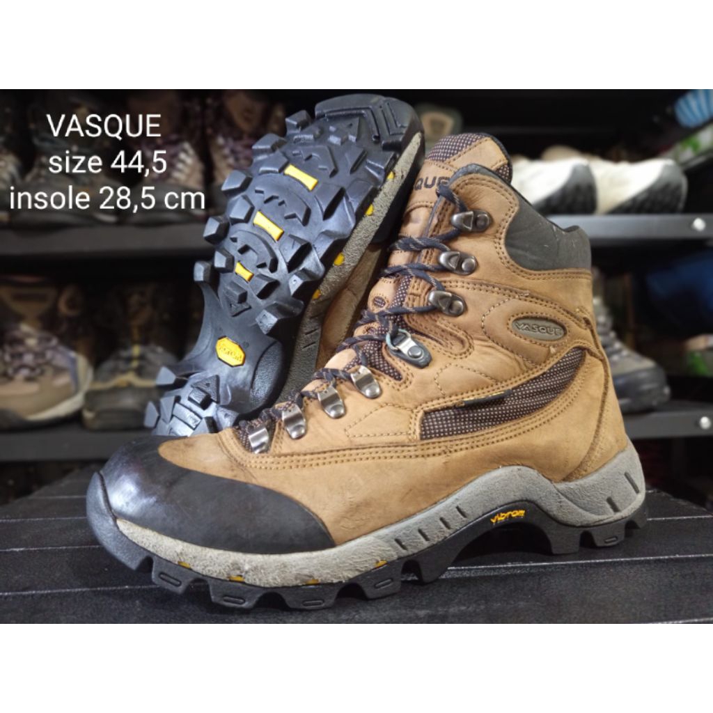 sepatu outdoor VASQUE size 44,5