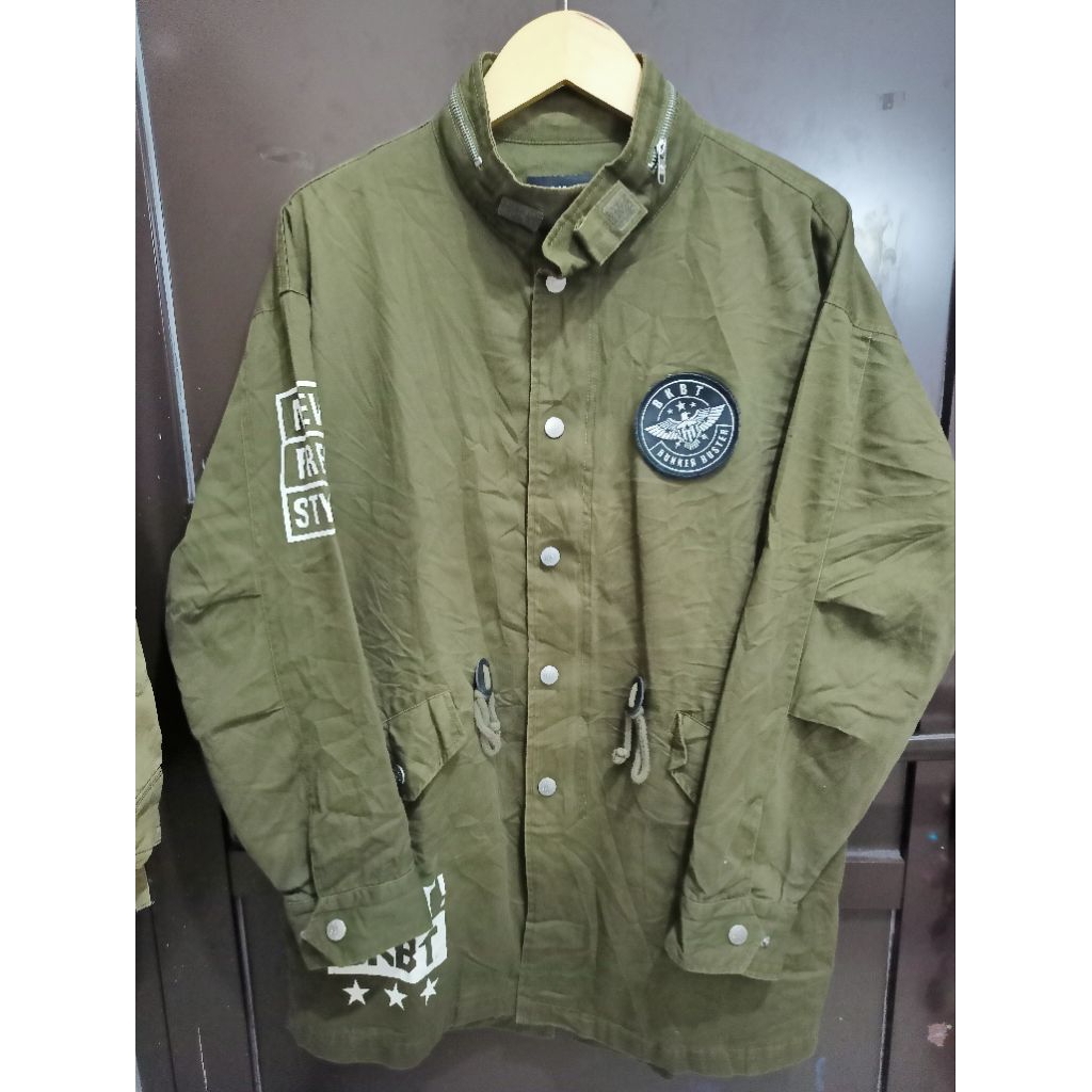JAKET PARKA MODEL FISHTAIL WARNA HIJAU ARMY MEREK BKBT SIZE XL