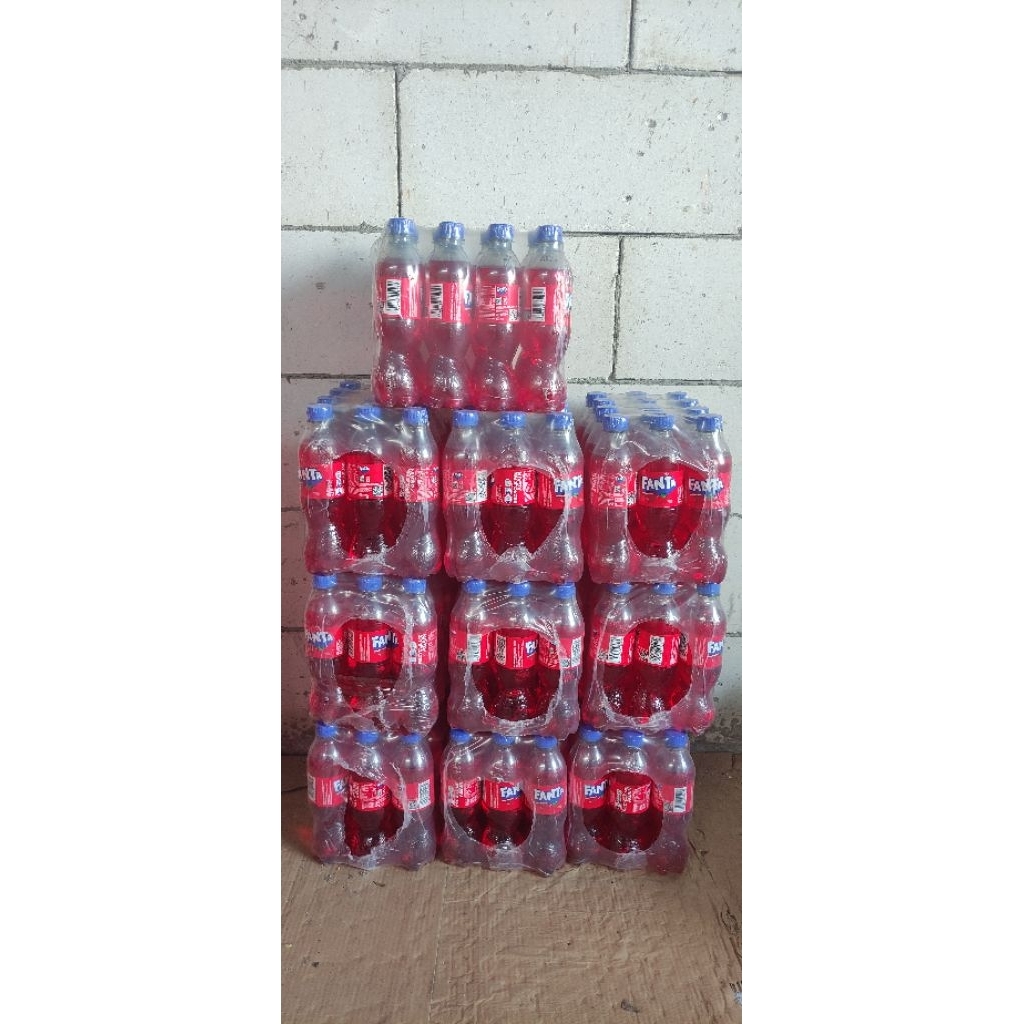 Fanta stroberi 390ml per karton isi 12 botol