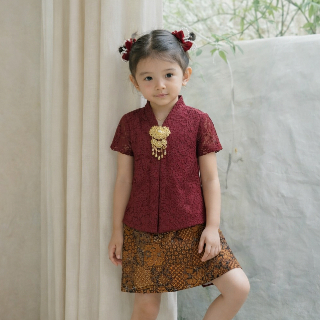Set Kebaya Kartini Anak Brokat + Rok Batik Pendek – Lengan Pendek | Baju Adat Anak | Teman Tuntun