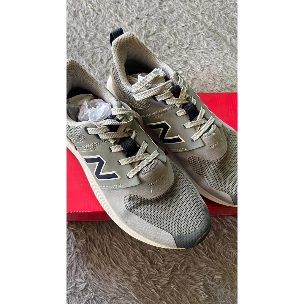 (preloved) New Balance UA900 Men's Running Shoes