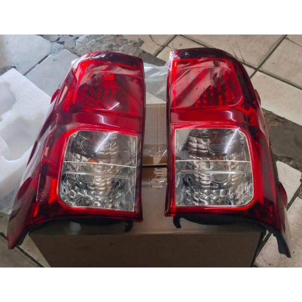 STOPLAMP LAMPU BELAKANG TOYOTA HILUX REVO 2015-2018 ORIGINAL