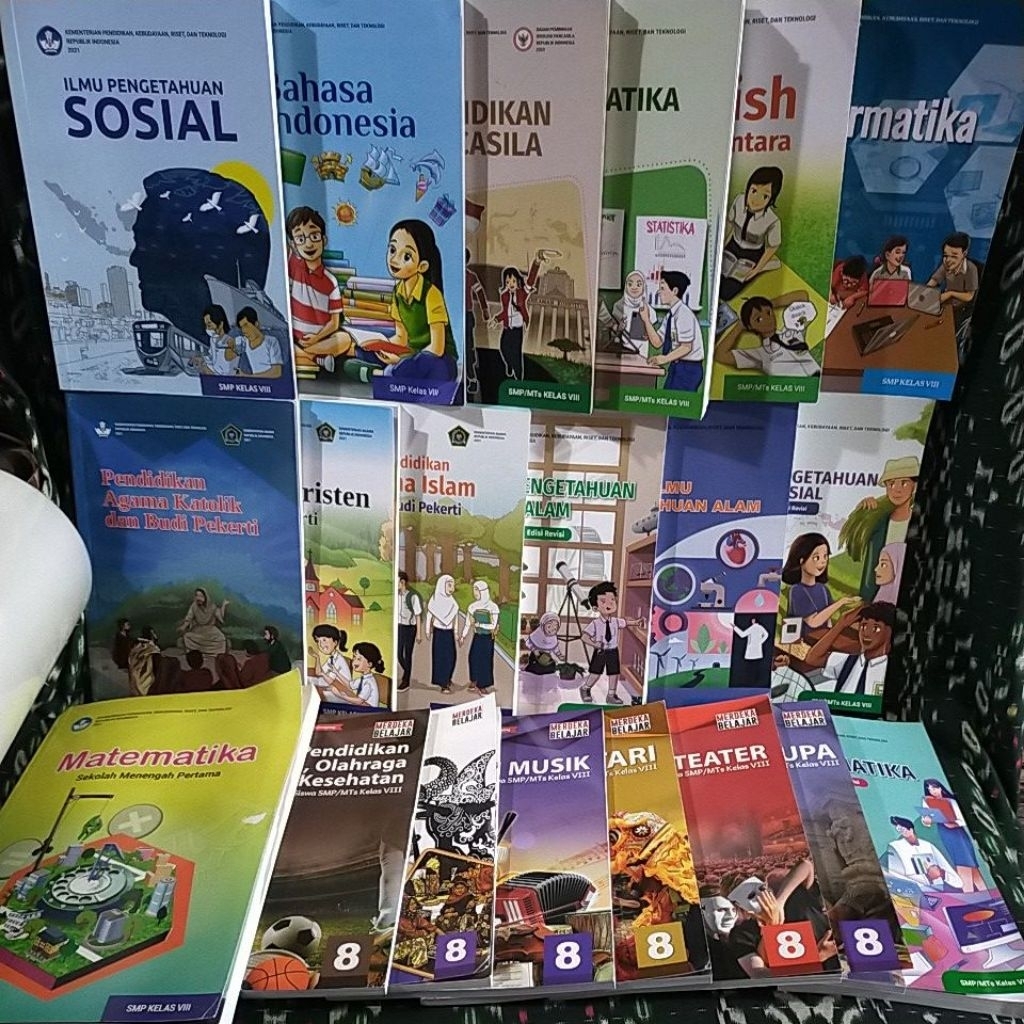 buku paket pelajaran untuk siswa SMP kelas 8 kurikulum merdeka lengkap