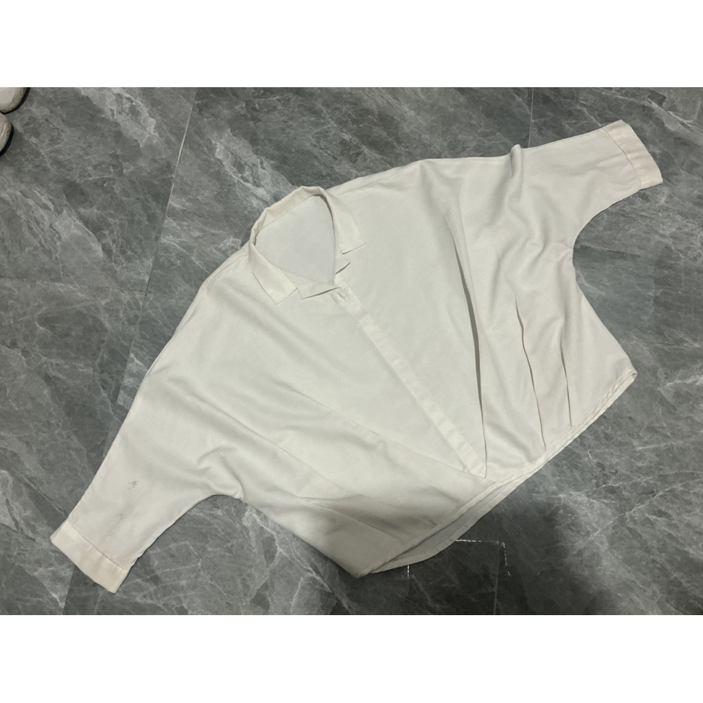 KEMEJA PUTIH LENGAN BATWING/KELELAWAR