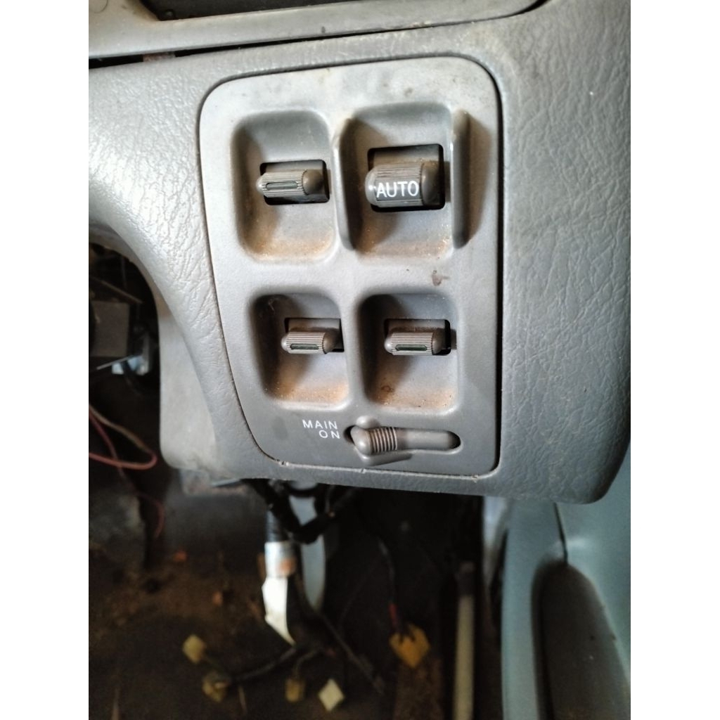tombol power window/master power window pintu depan kanan Honda CRV gen1