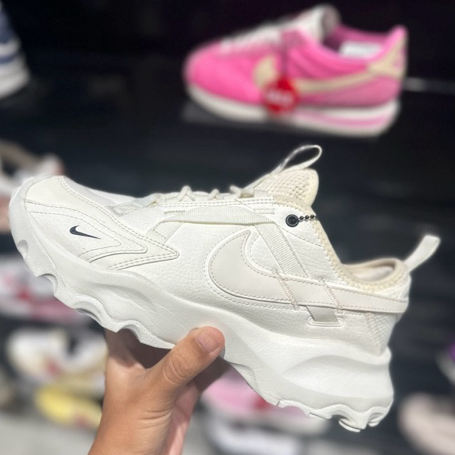 Nike TC 7900