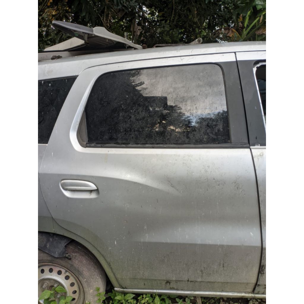 Pintu belakang kanan Chevrolet Spin Disel