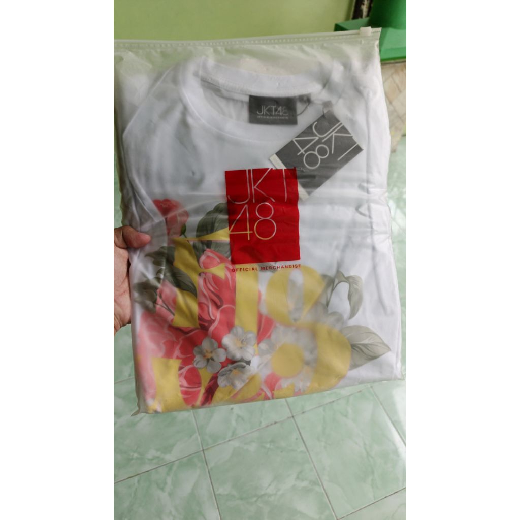 Flowerful White T-shirt M - Official Merchandise JKT48