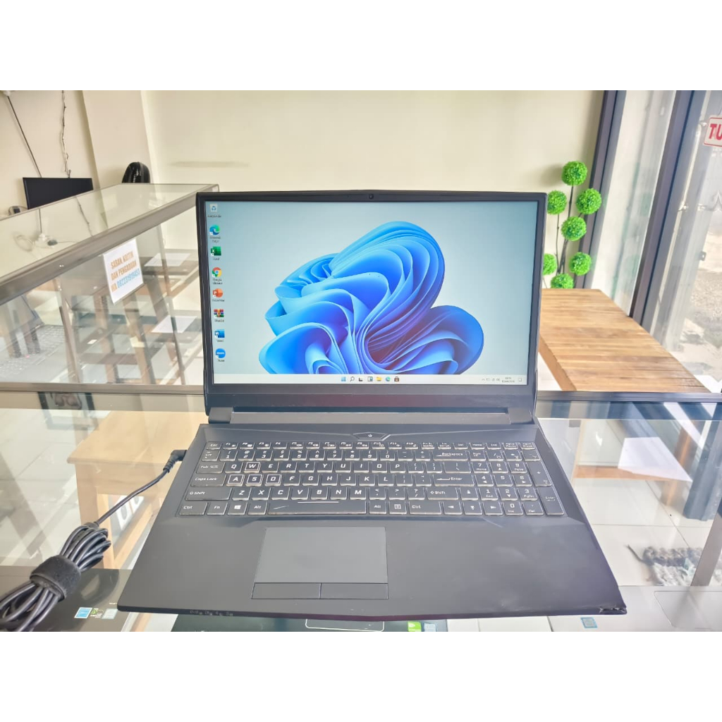 laptop gaming aftershock 8/512 baca deskripsi