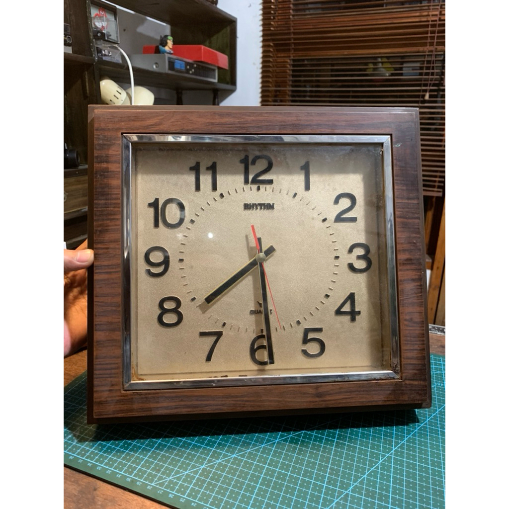 jam dinding vintage antik mesin transistor
