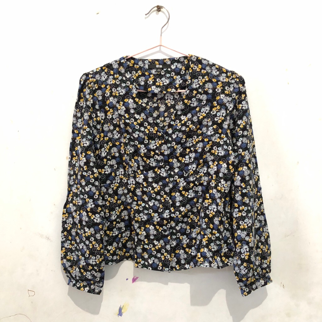UNIQLO Printed Floral Blouse V Neck