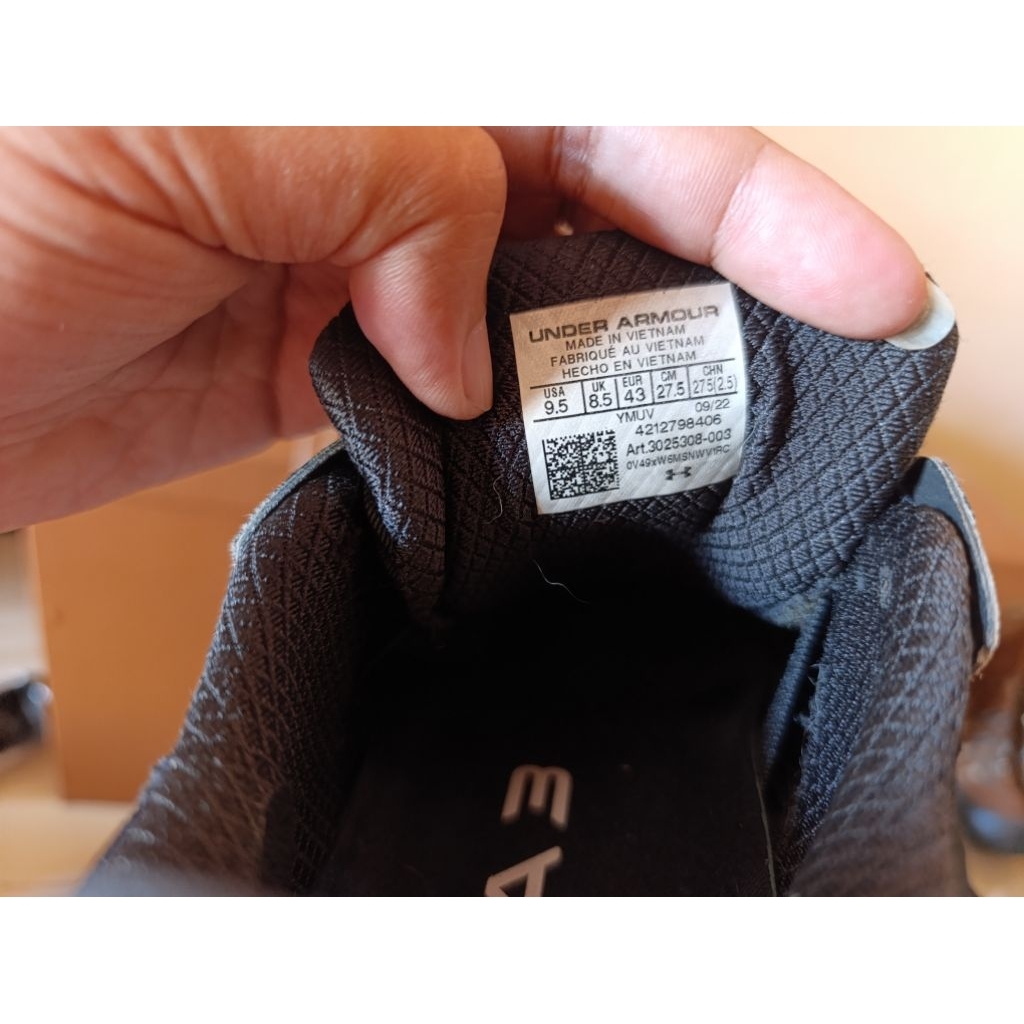 sepatu ua hovr mega sz 43