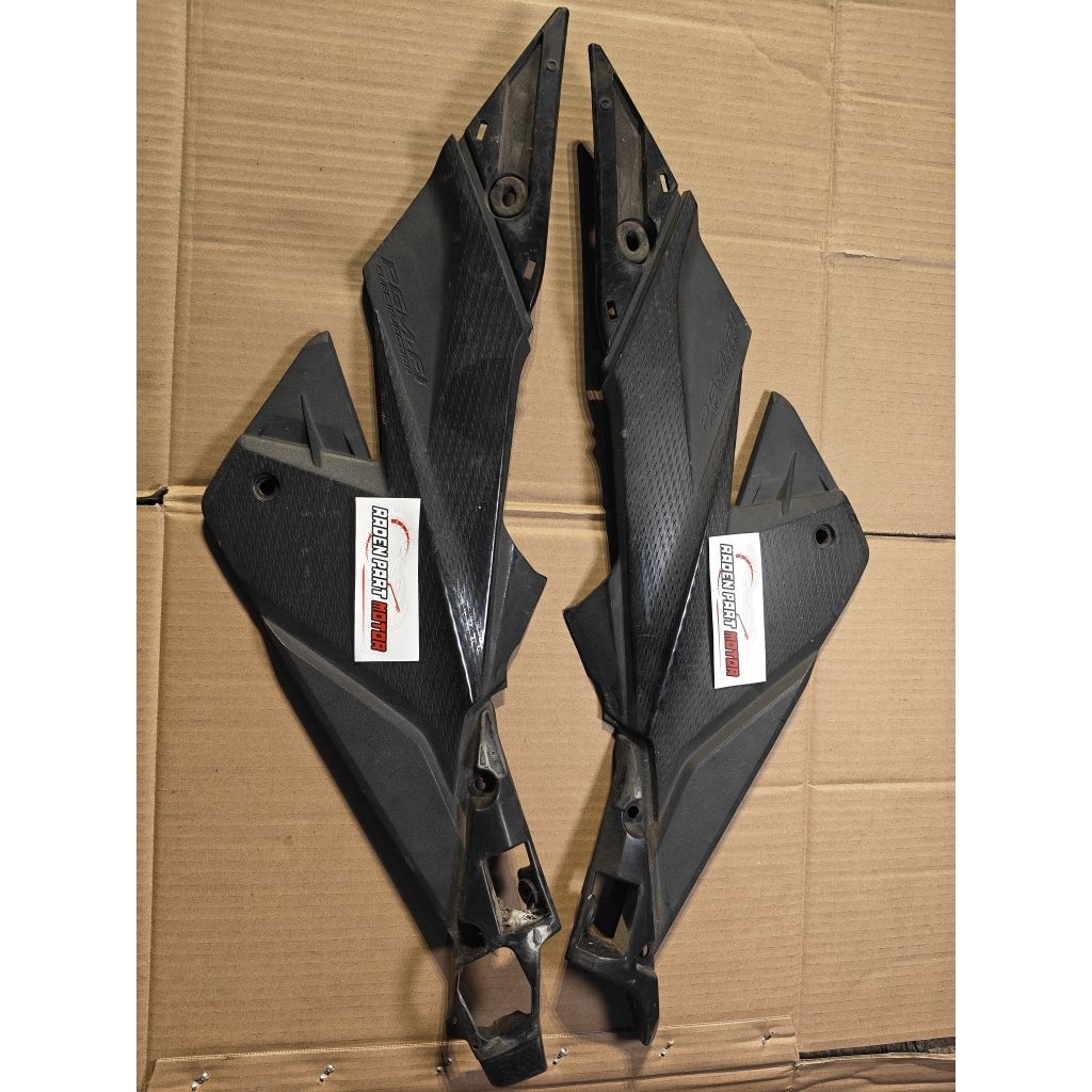 Sambungan body kiri kanan cover tutup aki honda new cb150r cb 150 LED original