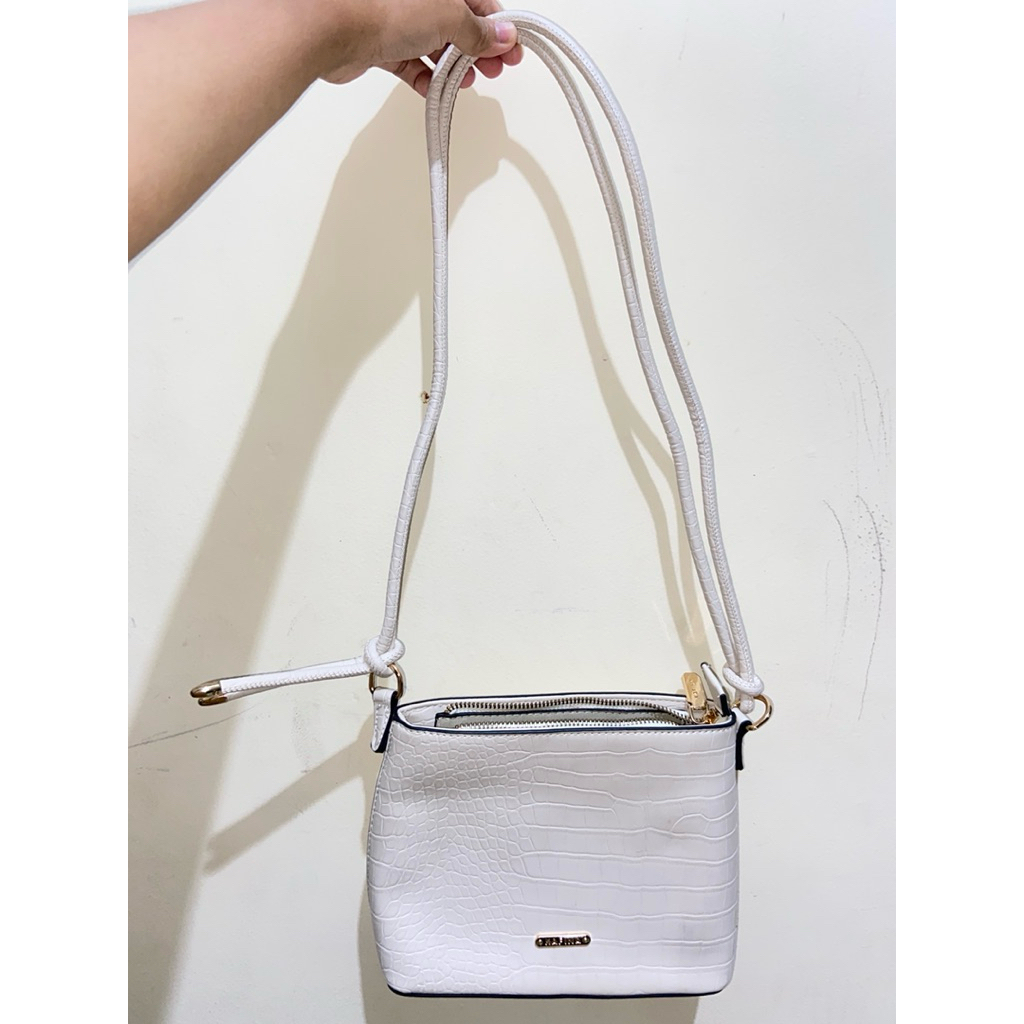 Preloved Kafina Bag White