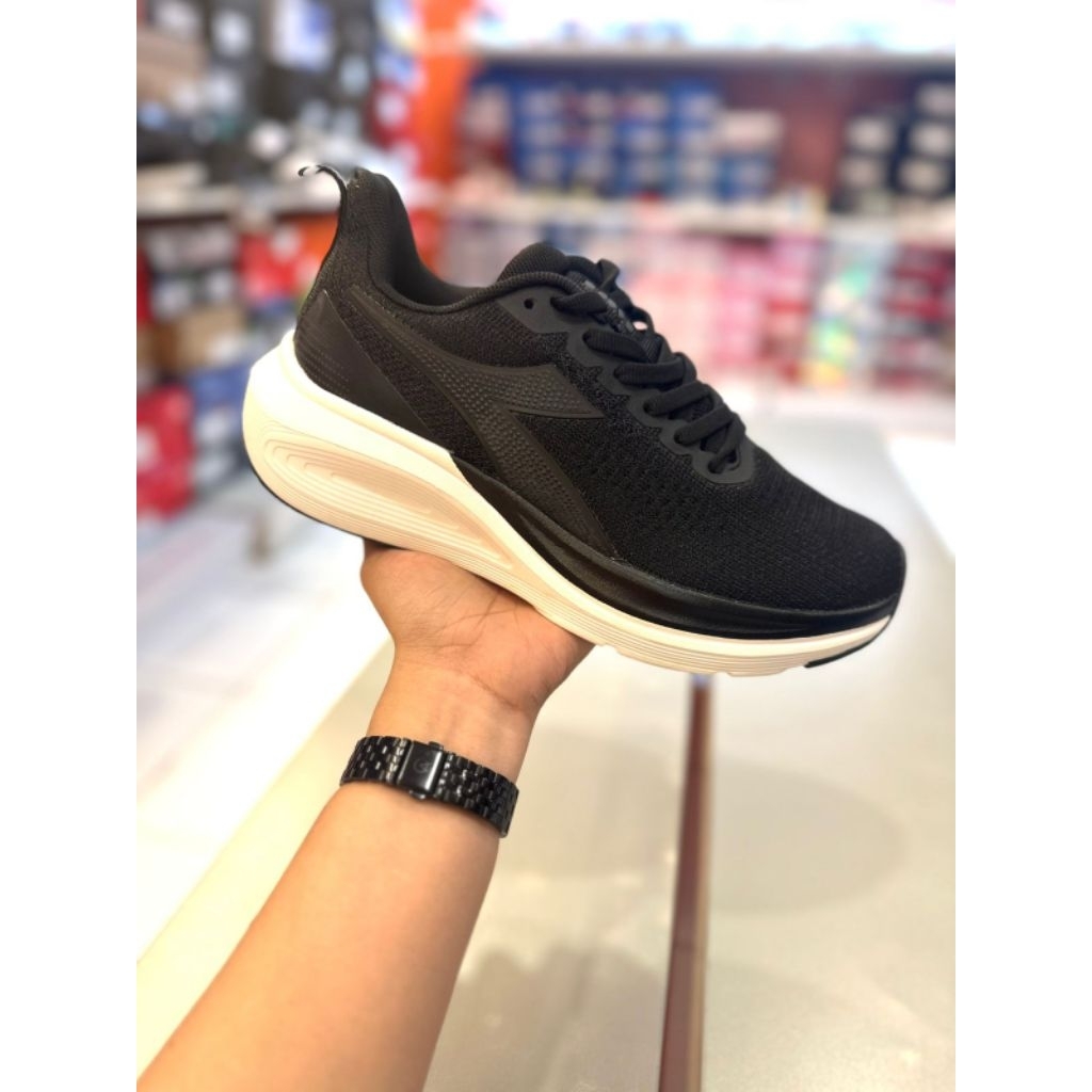 SEPATU WANITA DIADORA