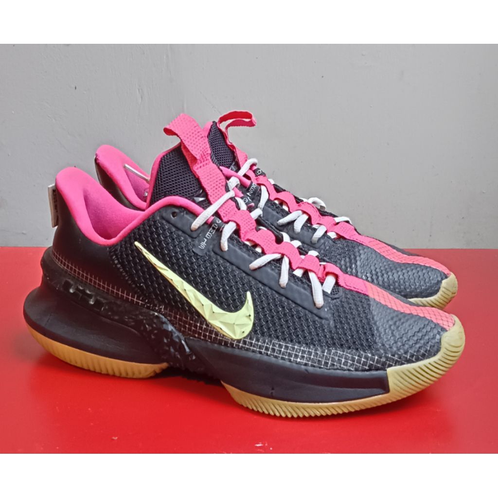 nike lebron the witness size 43