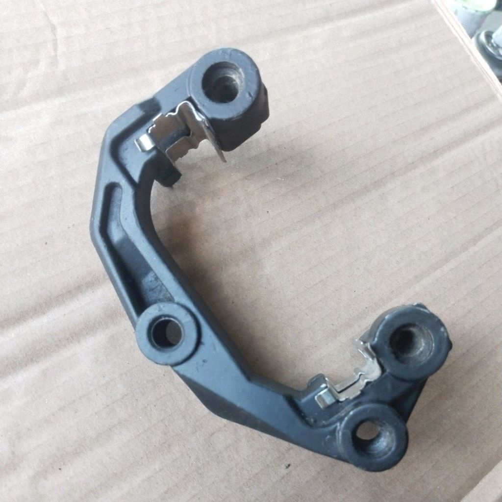 Breket DUDUKAN KALIPER YAMAHA F1Z R FIZ R FORCE ONE VEGA LAMA RX KING ORI COPOTAN