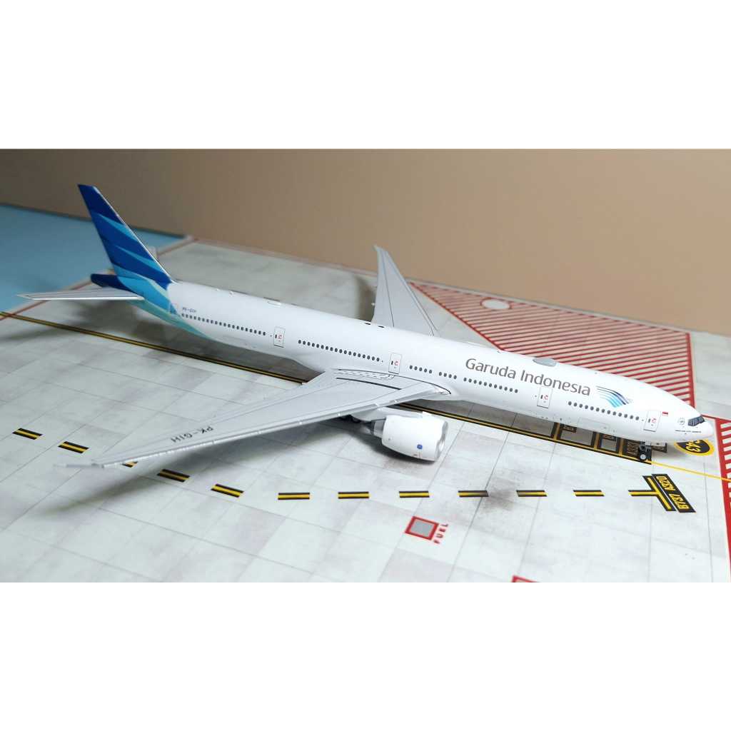 Diecast Pesawat Garuda Indonesia - Boeing 777-300(ER) - registration PK-GIH NG Model skala 1:400