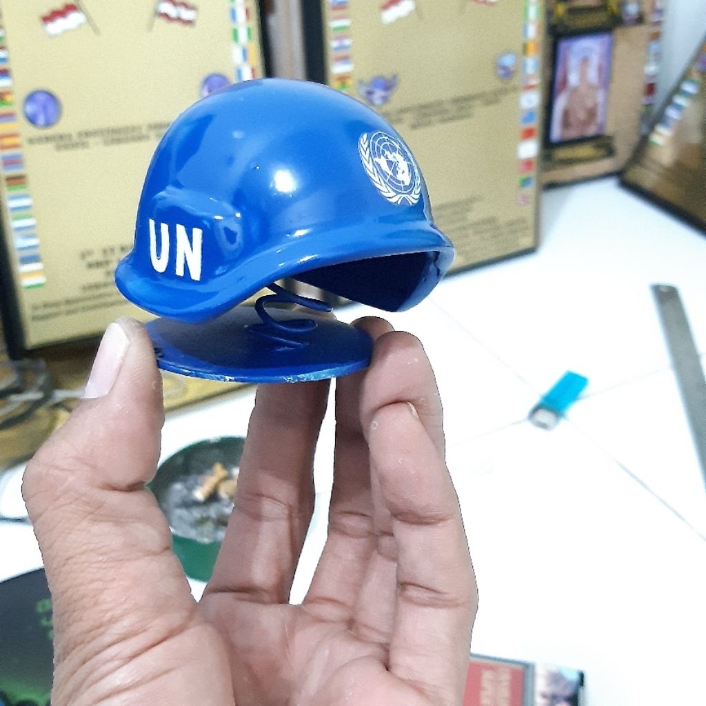 miniatur helm UN