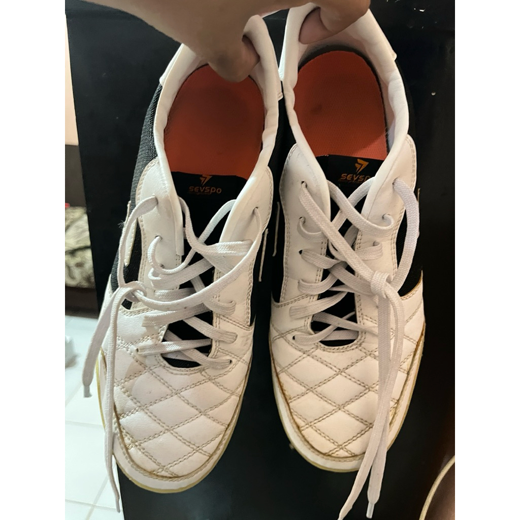 preloved sepatu futsal sevspo