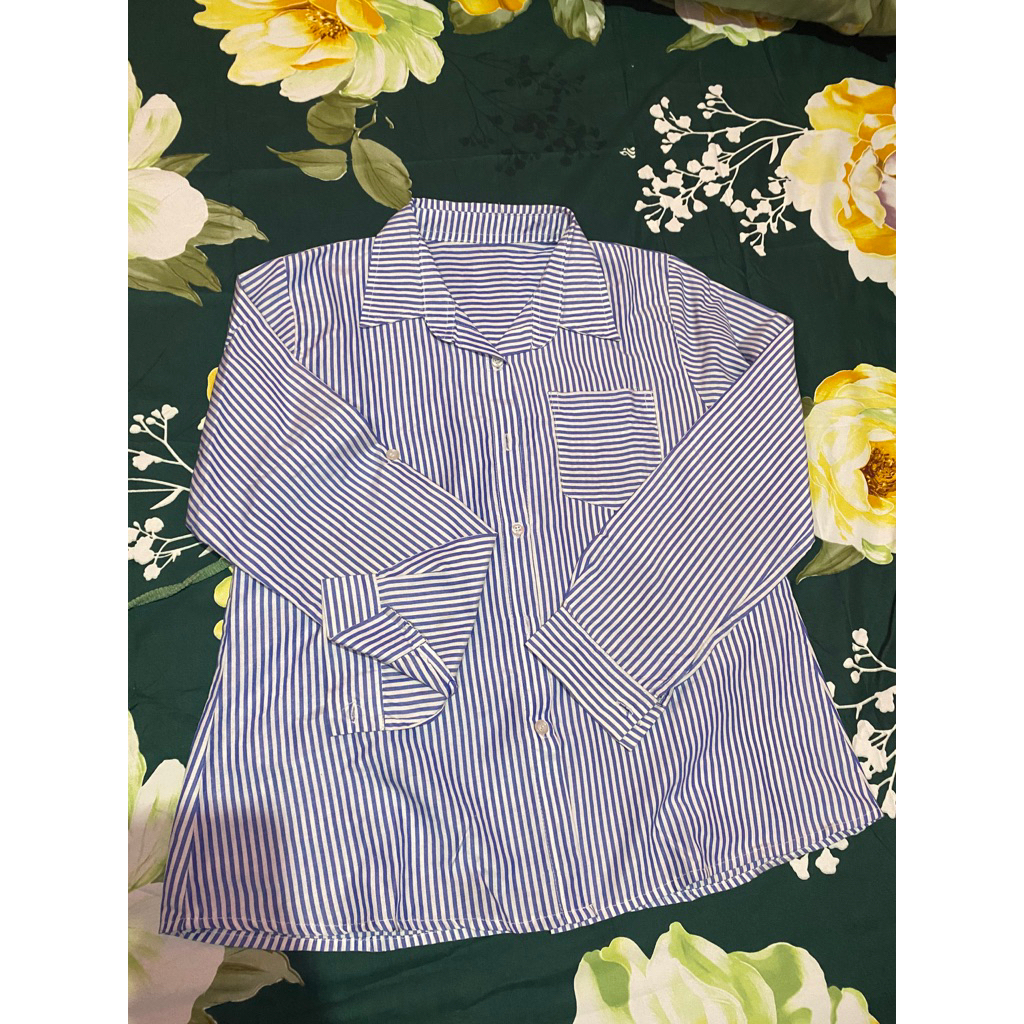 Kemeja garis garis biru