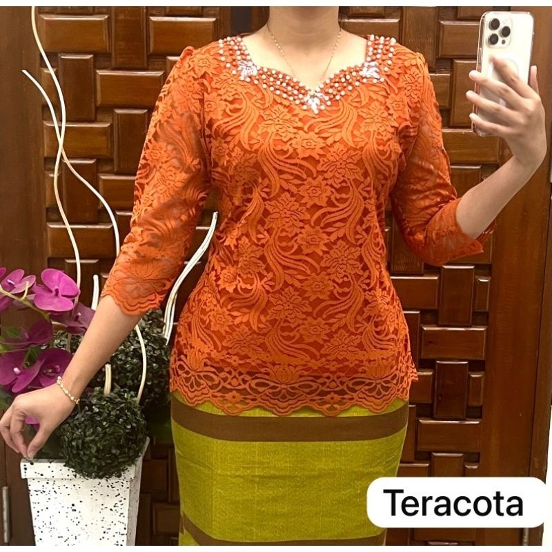 Kebaya Atasan Wanita Premium - Model Lengan Balon, Terbuat dari Renda Brokat, Warna Terakota, Ukuran