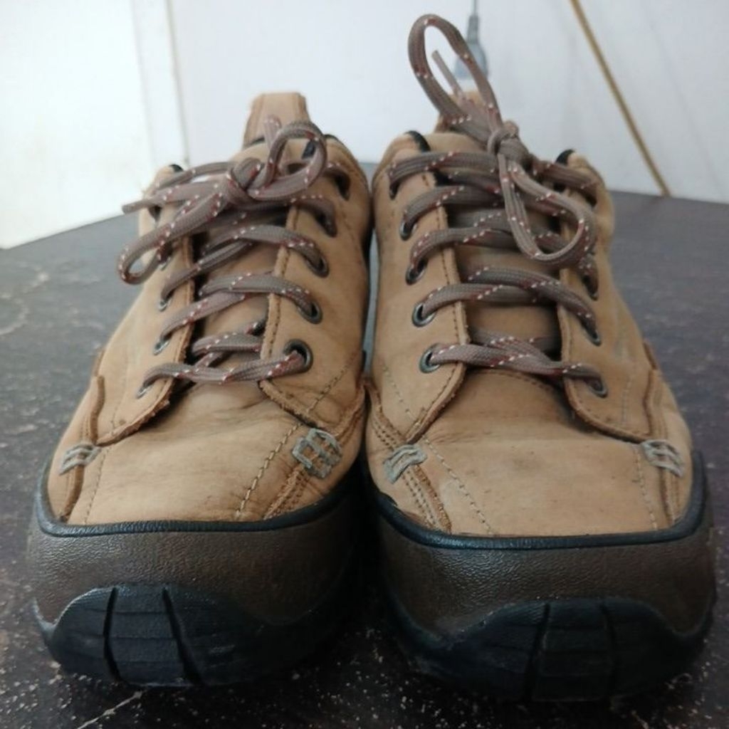 Sepatu outdoor adventure gunung kulit asli tebal lembut telapak masih gondrong K2 second Original Si