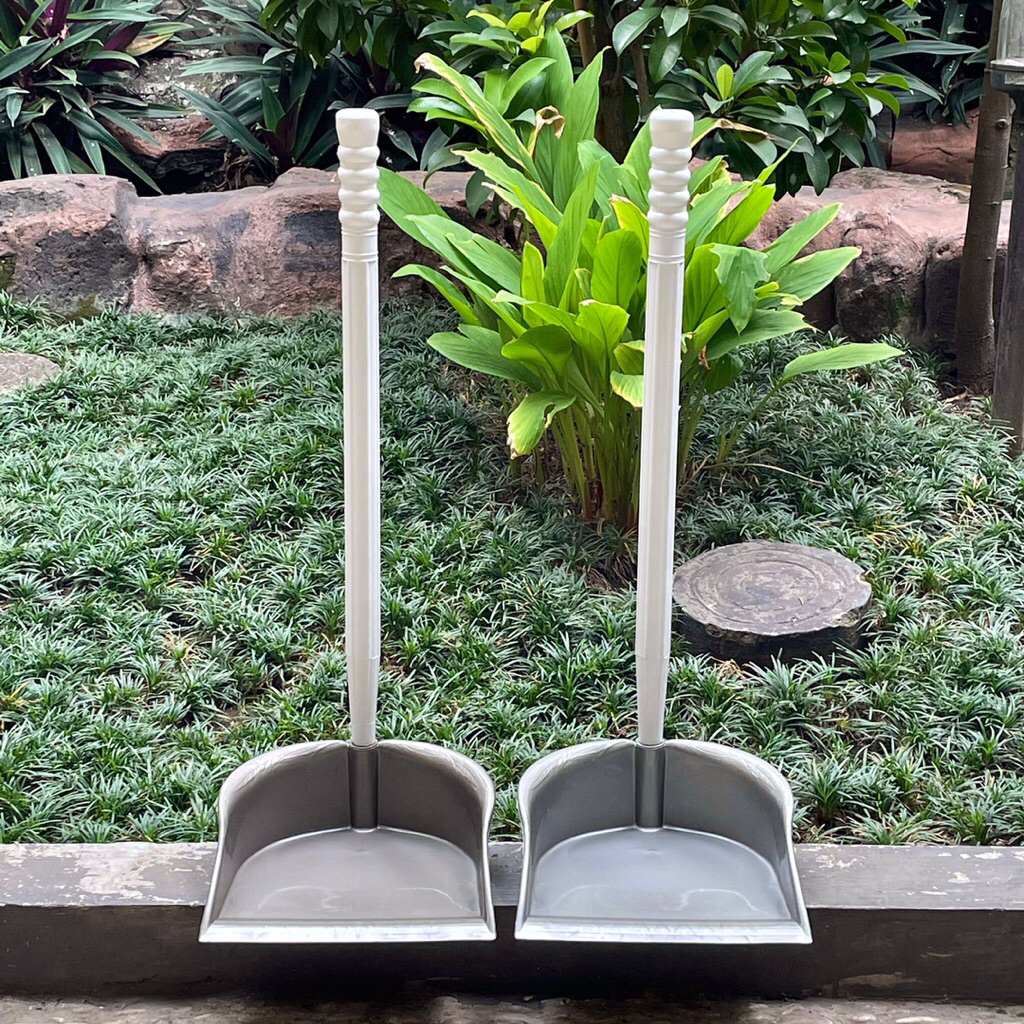 1 BJ CIKRAK/SEKOP SAMPAH MODEL DAUN SILVER/ABU MERK YES PLAST
