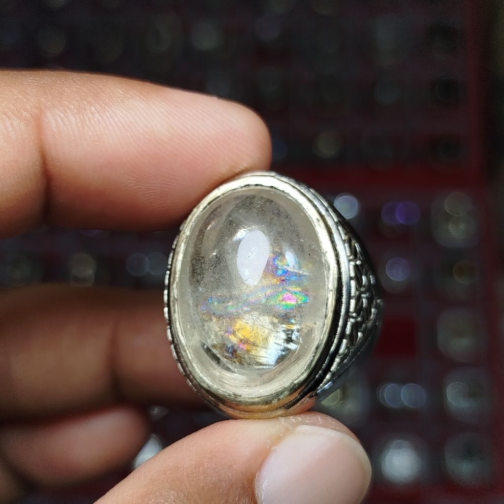 CINCIN PRIA BERMATA BATU KECUBUNG AIR PELANGI KALIMANTAN ( NATURAL QUARTZ RING ALPAKA SIZE 9 )