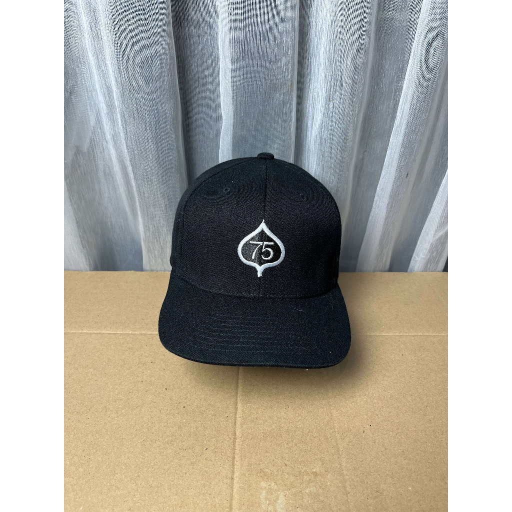 Topi YupoongBlack Baseball Flexfit Clover 75
