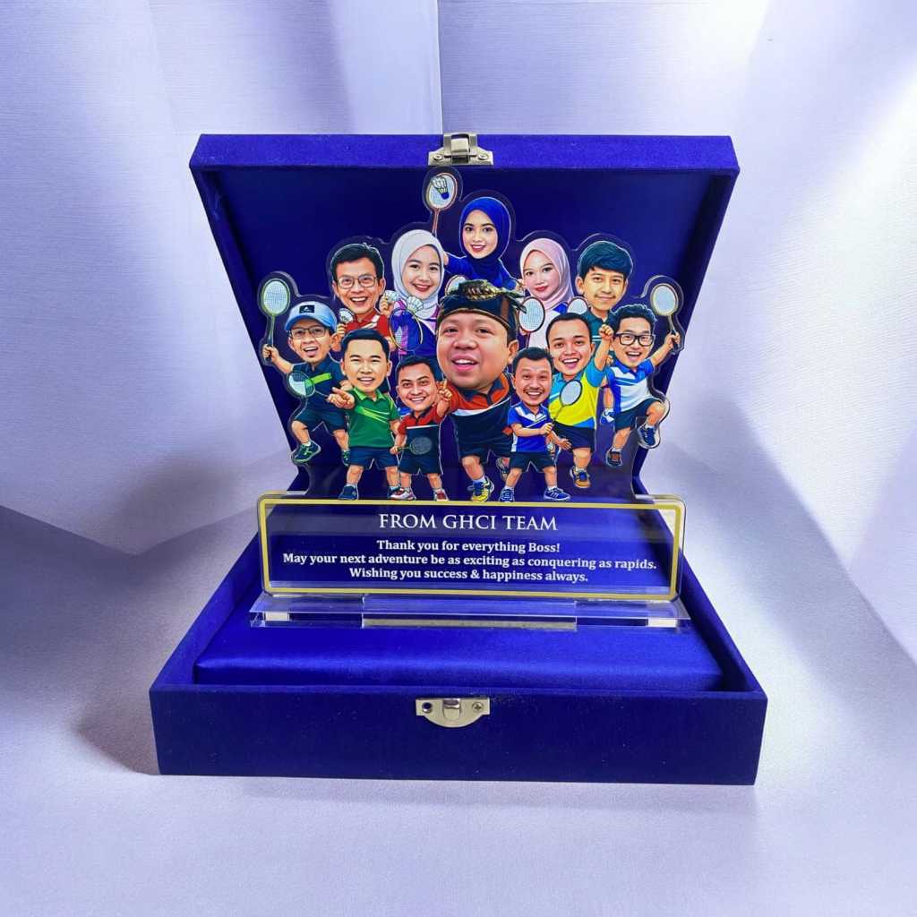 Plakat Karikatur Akrilik Custom Tema Badminton/Olahraga Free Box Bludru Terlaris