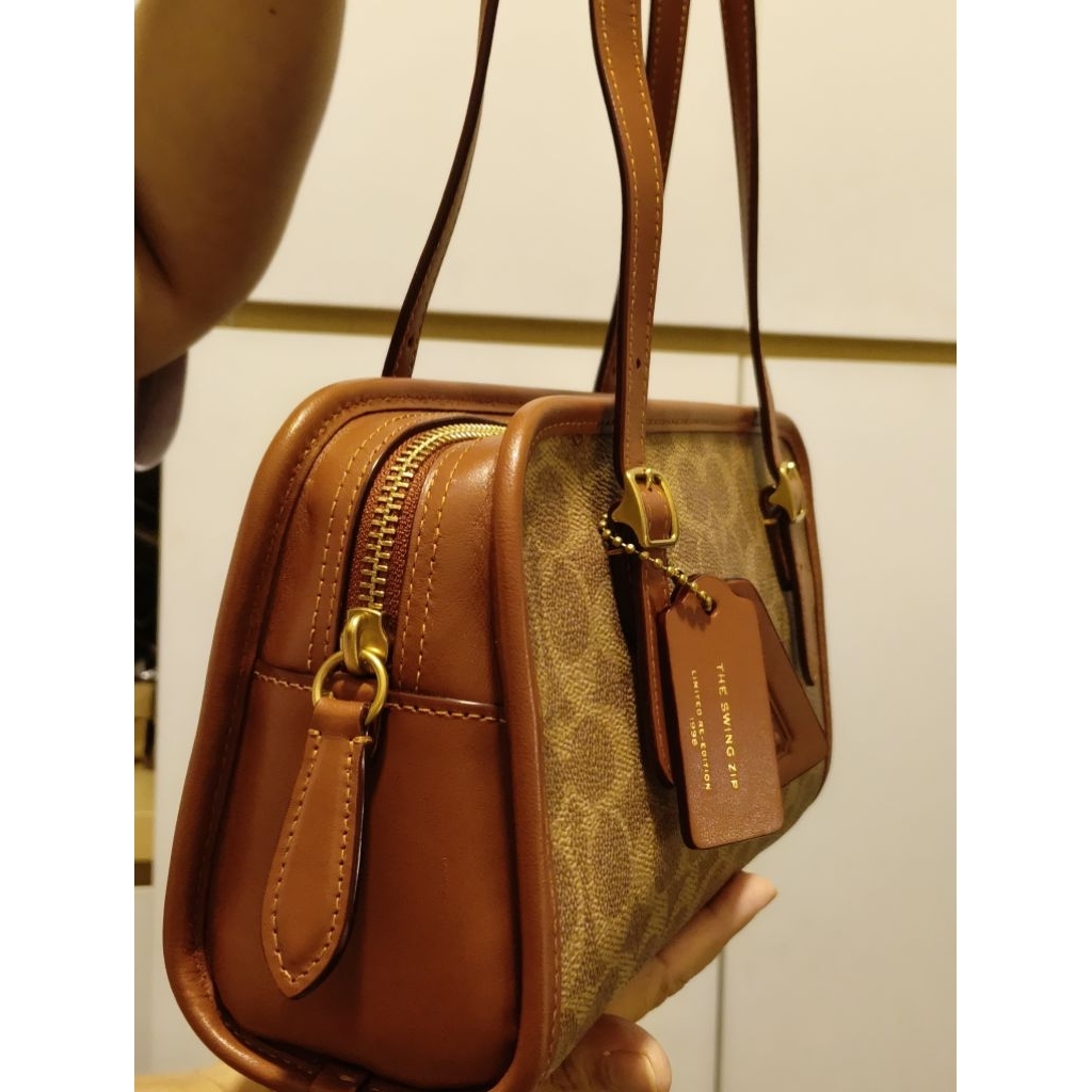 Coach Swing Zip Bag New Original 100%
